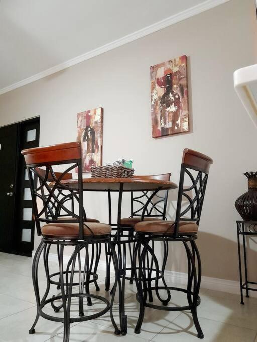 Choose To Be Happy At Brompton Estates - One And Two Bedroom With Pool Kingston Zewnętrze zdjęcie